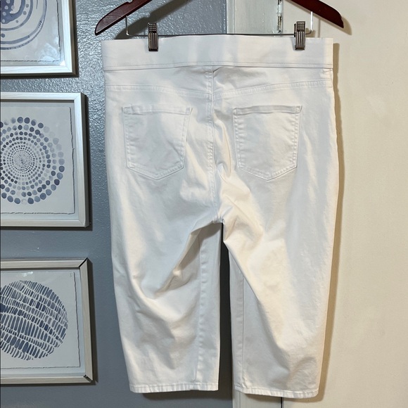 Gloria Vanderbilt Avery Pull On Skimmers Women’s Size 12 White Casual Shorts - Picture 2 of 7